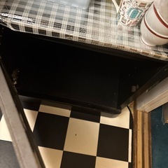 食器だな　
カップボードの画像