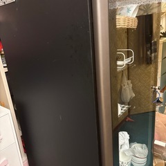 食器だな　
カップボードの画像