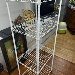 シェルフ　棚　色：ホワイト　高さ160cm　横45.5cm　横61cm　四段　中古品の画像