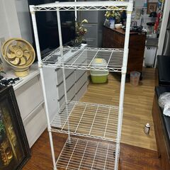 シェルフ　棚　色：ホワイト　高さ160cm　横45.5cm　横61cm　四段　中古品の画像