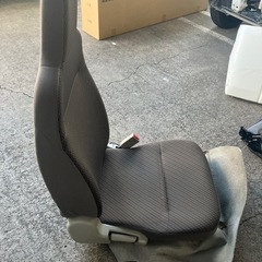 引き取り限定！DS17V 運転席シートの画像