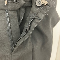 ファスナー修理とホック付けてくれる方の画像