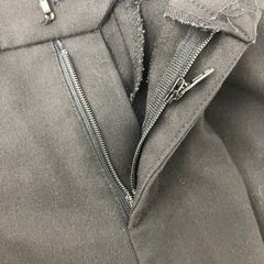 ファスナー修理とホック付けてくれる方の画像