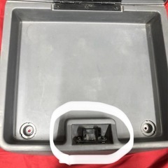 ISUZU センターコンソールのロック部分探してます