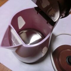 ●marie  claire  paris 電気ケトル１L、殆ど使用しない為中綺麗ですピンク系、画像参照、動作品、★お手数をおかけしますプロフィール必読ですの画像