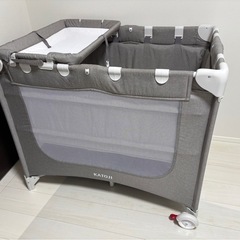 【マットレス付】カトージポータブルベビーベッドの画像