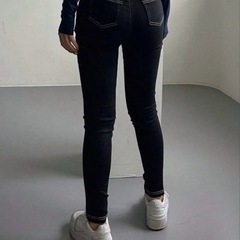 黒スキニーの画像