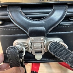 Nike ボディバッグ 黒 赤の画像