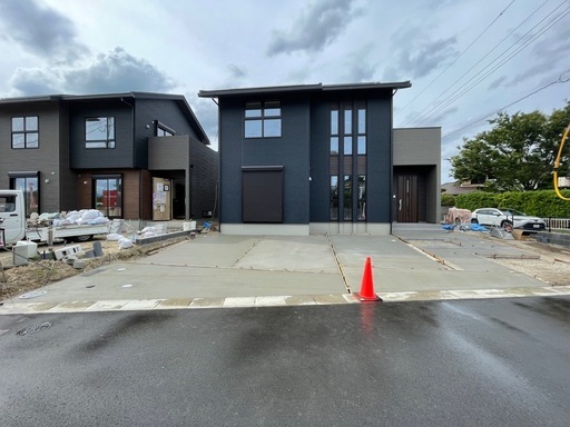 草刈り　土工事　外構　左官　駐車場作り　庭作り　砂利敷き　ブロック積み替え　解体　の事ならお任せください！