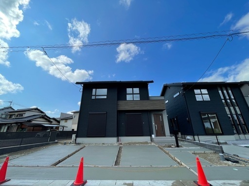 草刈り　土工事　外構　左官　駐車場作り　庭作り　砂利敷き　ブロック積み替え　解体　の事ならお任せください！