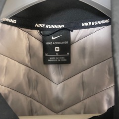 ナイキランニングエアロレイヤー　NIKERUNNING　AEROLAYERベスト　 NIKE ベスト　サイズM ブラック　黒 Mの画像
