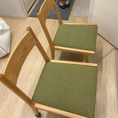 椅子　2脚で4000円、1脚で2000円の画像