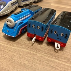 プラレール　車両　トーマス　おまけジャンク3台つき　の画像