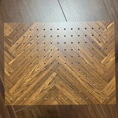 有孔ボード　ヘリンボーン　
木目調の画像
