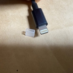 Amazon で先月購入 新古品 1499円位 Ligh-ning HDMI 変換ケーブル 2M まだまだ使えますの画像