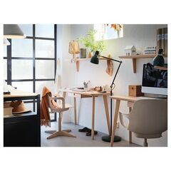 お気に入り８名🎁注目商品🎁全体として美品ランクの無垢材🌳細長いテーブル😍定価20,000円→出品9,000円❤️半年使いました✨IKEAリーサボー🌟細長いので狭い場所にフィットします😊💕もう1個の新品同様タイプは、15,000円で決まりました🙏  いち乃です。  ご閲覧頂き、ありがとうございます！  購入元URL： https://www.ikea.com/jp/ja/p/lisabo-desk-ash-veneer-10361746/  無垢材製、天然素材です。の画像