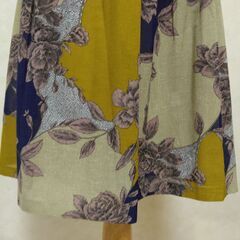 スカート　ベージュ×花の画像