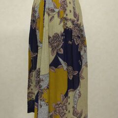 スカート　ベージュ×花の画像