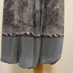 スカート　グレーの画像