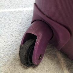 （取引中）スーツケース70L（破損あり）紫の画像