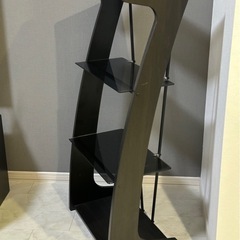黒ガラスシェルフの画像