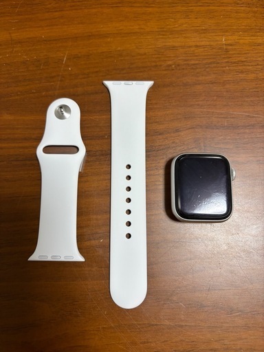 Apple Watch SE 第1世代 40mm GPS シルバー 
アップルウォッチ