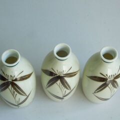 笹の葉模様の徳利3本＋おまけ1本の画像