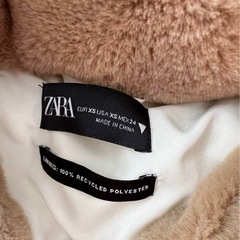 ZARA ホワイト　ボリュームダウン　ウエストタックの画像