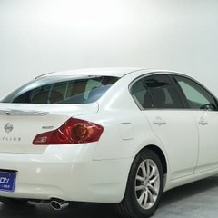【自社ローン対象】日産　スカイライン　スマートキー　パワーシート　バックカメラの画像
