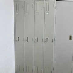 😍ほぼ新品，事務ロッカー😍値下げしました！の画像