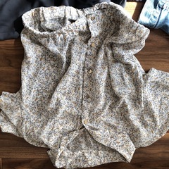 花柄サラサラシャツ　ブラウス1枚