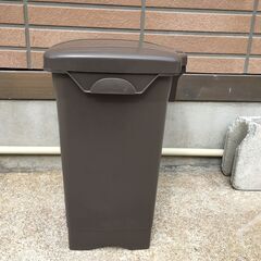 JM20289Y  リス RISUゴミ箱 ペダルペール 15L SABIRO ・外寸 　幅：約33.8cm 高さ：約40cm 奥行：約26cm中古品【取りに来られる方限定】 　の画像