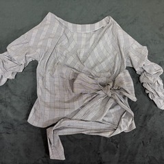 カシュクールブラウスの画像