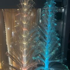 クリスマスツリー・光ファイバーツリー　吊り型に変更済　２本　替えライト２個付き　ACアダプター　箱付の画像