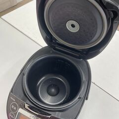 【通電確認済】TIGER　タイガー　炊飯器　JKT-BK10　5.5合炊き　2019年製の画像