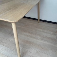 ダイニングテーブルの画像