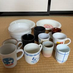 カレー皿２枚、白無地皿４枚、マグカップ、湯飲み、小皿等の画像