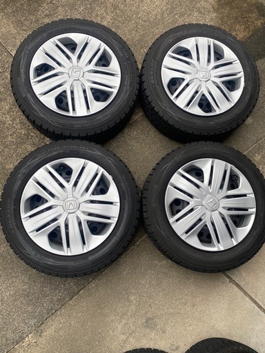 スタッドレスタイヤ　185/60R15 ホンダ　フィット
