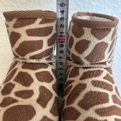 ムートンブーツ　キリン柄　ジュラフ　19cm　の画像