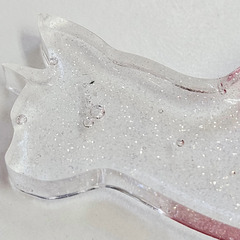 ハンドメイド レジンマグネット 猫モチーフ レッド クリア インテリア 冷蔵庫メモ用の画像