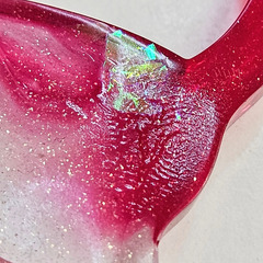 ハンドメイド レジンマグネット 猫モチーフ レッド クリア インテリア 冷蔵庫メモ用の画像