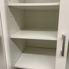 【リユ-スのサカイ広島石内店】ジモティ割！2枚扉食器棚/クリ-ニング済み/HG-7332/広島市 家具　佐伯区 家具　南区 家具　西区 家具　東区 家具　中区 家具　安佐南区 家具　安佐北区 家具　安芸区 家具　府中町 家具　海田町 家具　熊野町 家具　坂町 家具　廿日市市 家具の画像