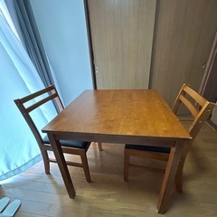 ダイニングテーブルと椅子2つ(9/29までに取りに来れる方のみ)の画像