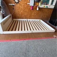 I2302   ローダブルベッド　ローベッド　ベット　LEDライト、コンセントつき付きの画像