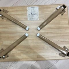 折りたたみ机の画像