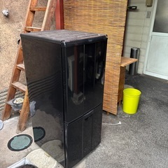 壊れた冷蔵庫（138L）