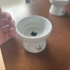 子猫用？エサ入れの画像