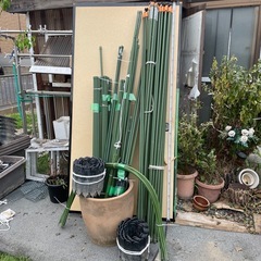 値段交渉大丈夫です。花壇、支柱まとめ売り の画像