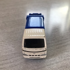トミカ　ゴミ収集車の画像