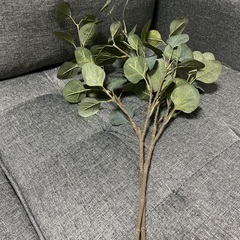 IKEAの花瓶&造花ユーカリの画像